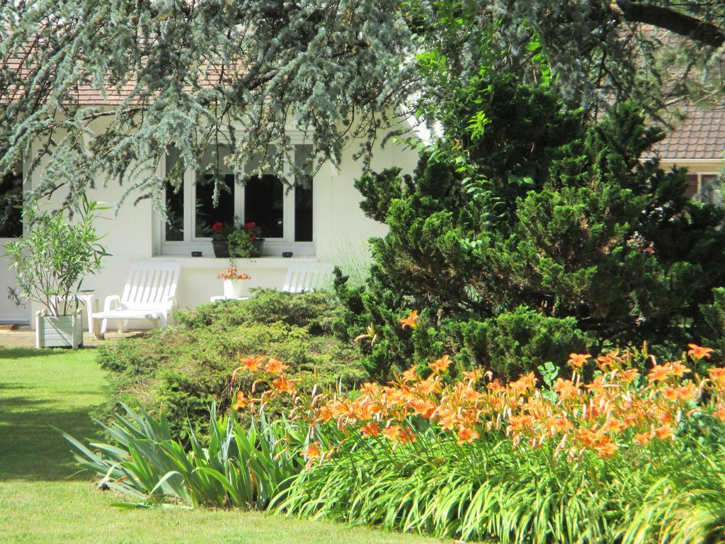 Bed and Breakfast Les Ecureuils Bougligny Exterior foto